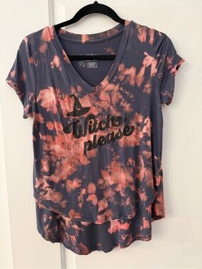 Latched Mama V-Neck Tee - Black & Coral Tie-Dye